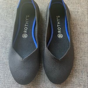 Size 9.5 Rothy’s black flats. EUC